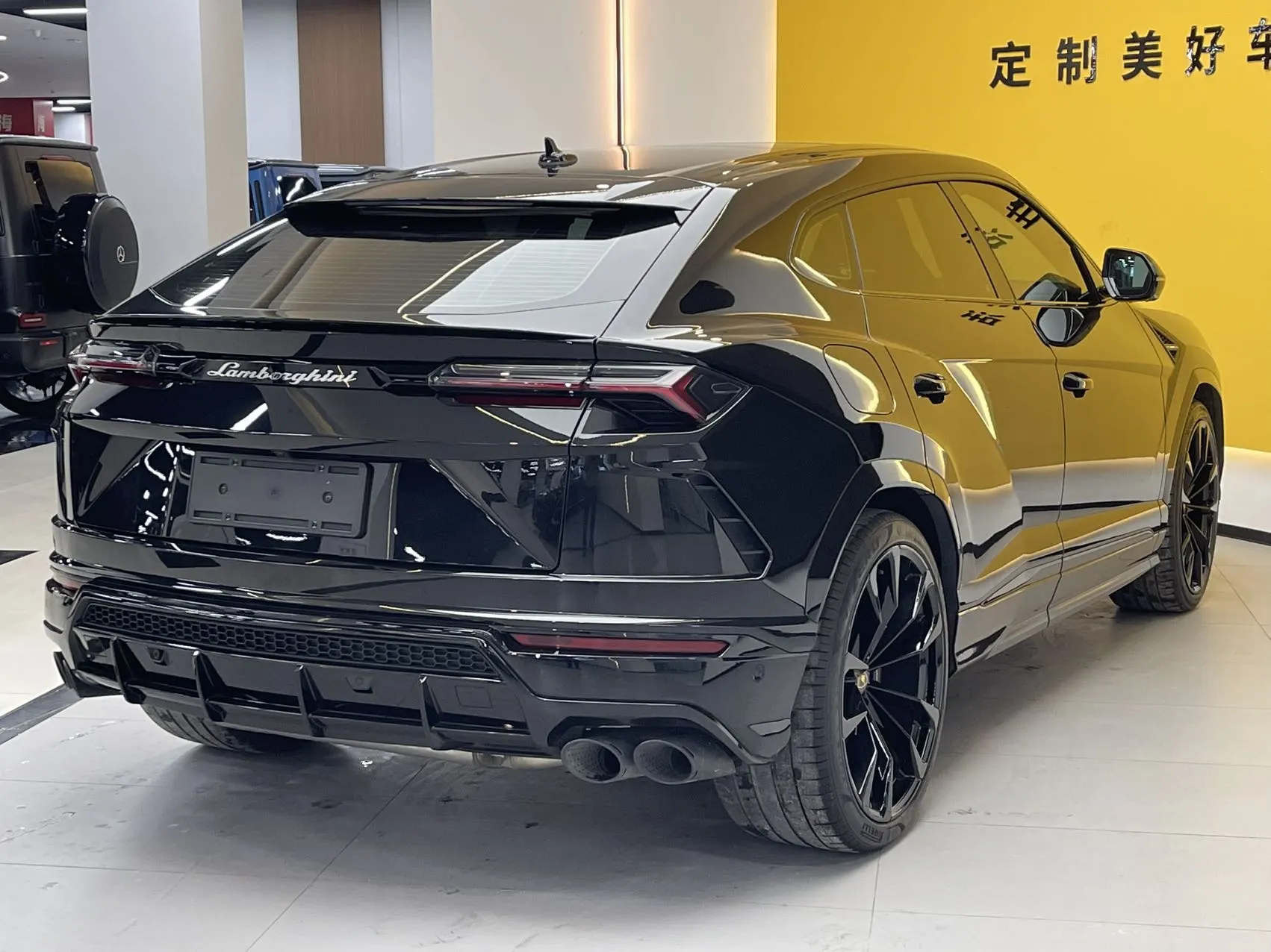 Lamborghini Urus, 2023 8