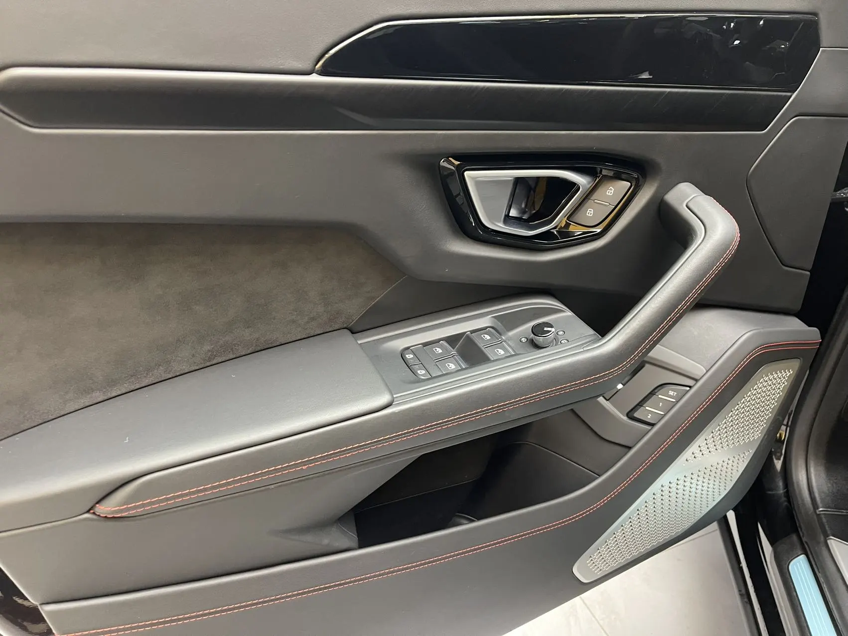 Lamborghini Urus, 2023 24