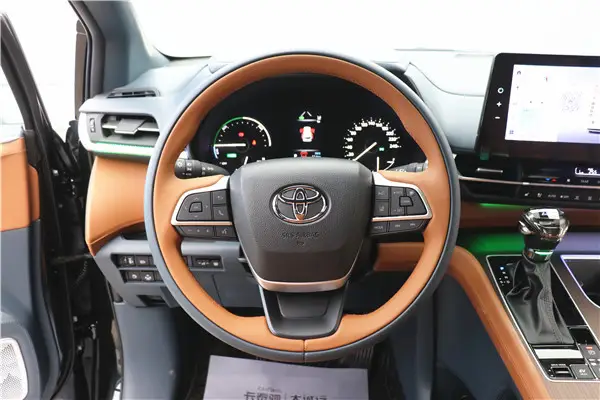 Toyota Granvia, 2025 11