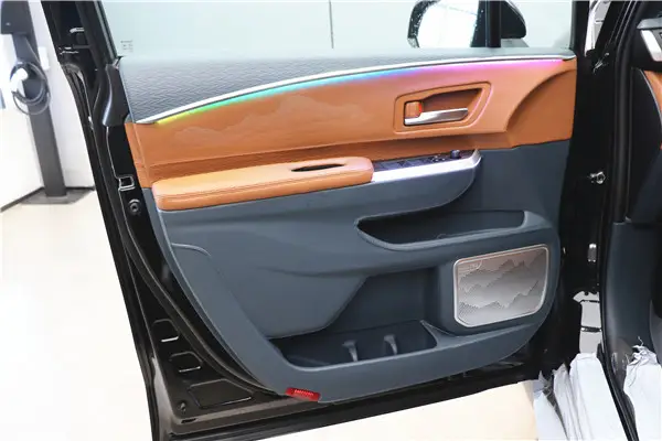 Toyota Granvia, 2025 9