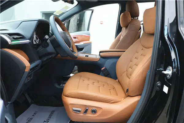 Toyota Granvia, 2025 все фото
