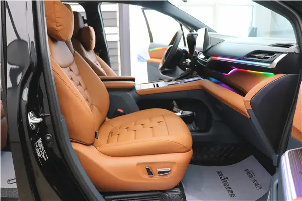 Toyota Granvia, 2025 13