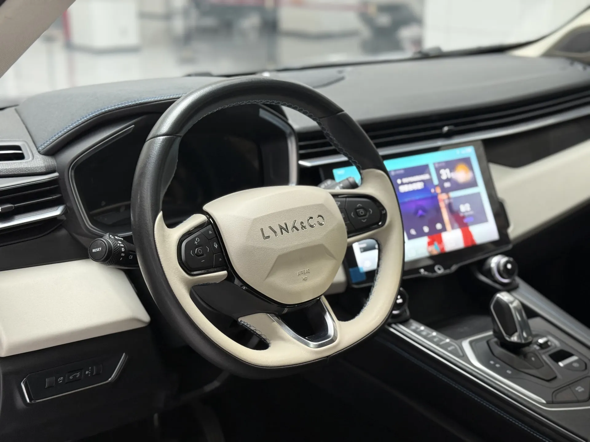 Lynk & Co 01, 2023 все фото