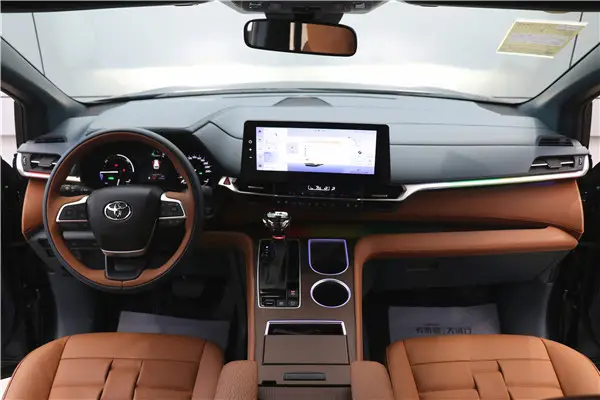 Toyota Granvia, 2025 4