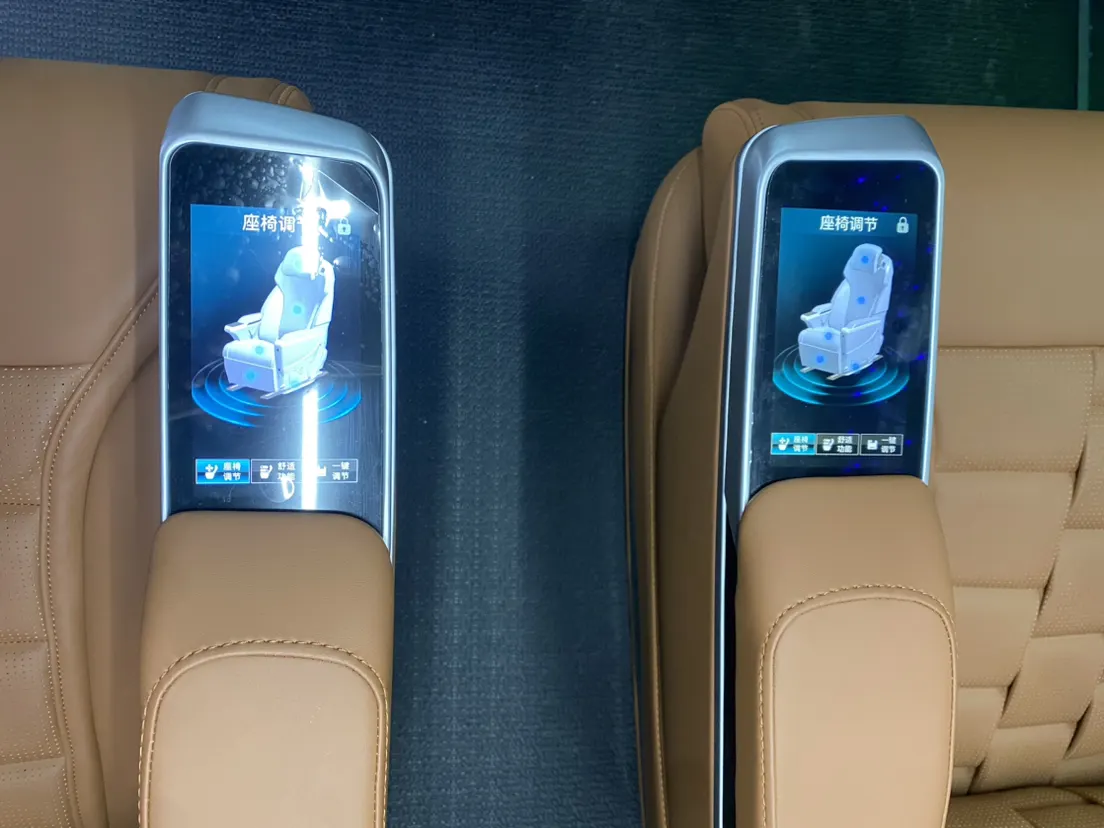 Toyota Granvia, 2025 2