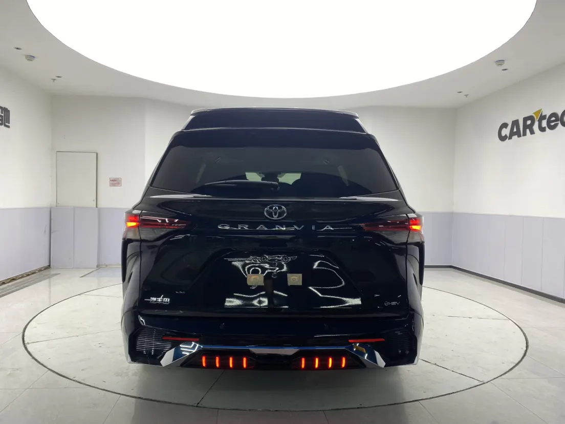 Toyota Granvia, 2025 25