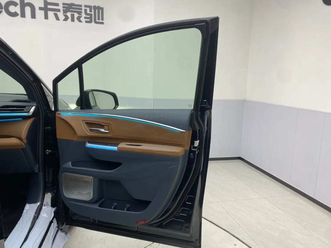 Toyota Granvia, 2025 30