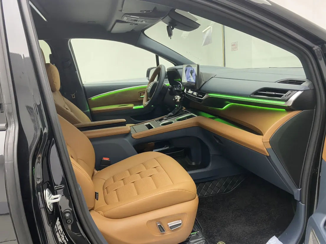 Toyota Granvia, 2025 31