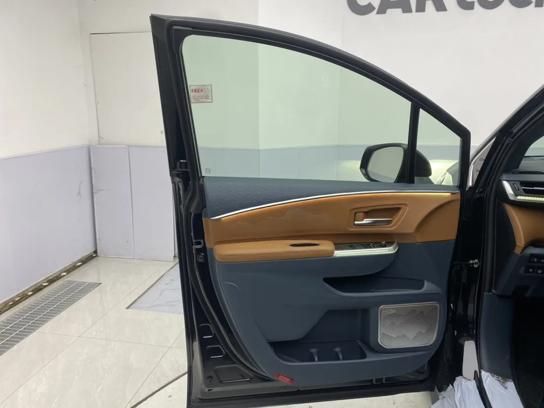 Toyota Granvia, 2025 18