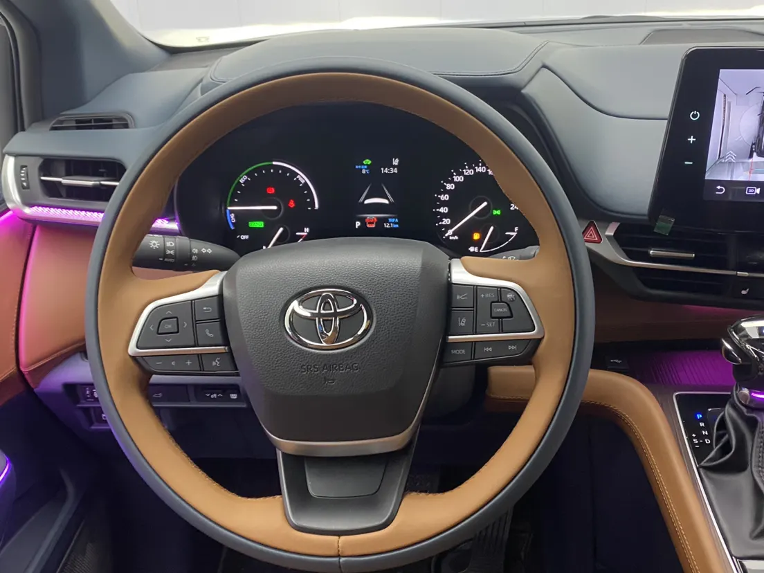 Toyota Granvia, 2025 10