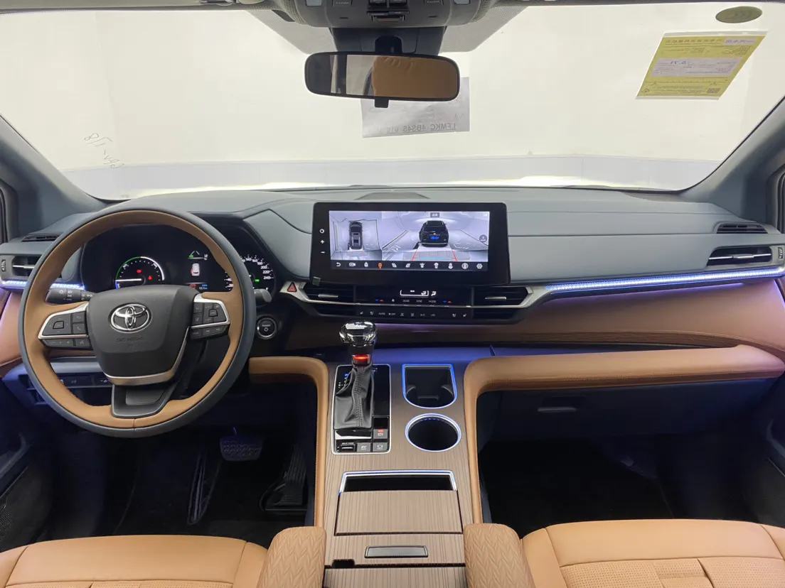 Toyota Granvia, 2025 4