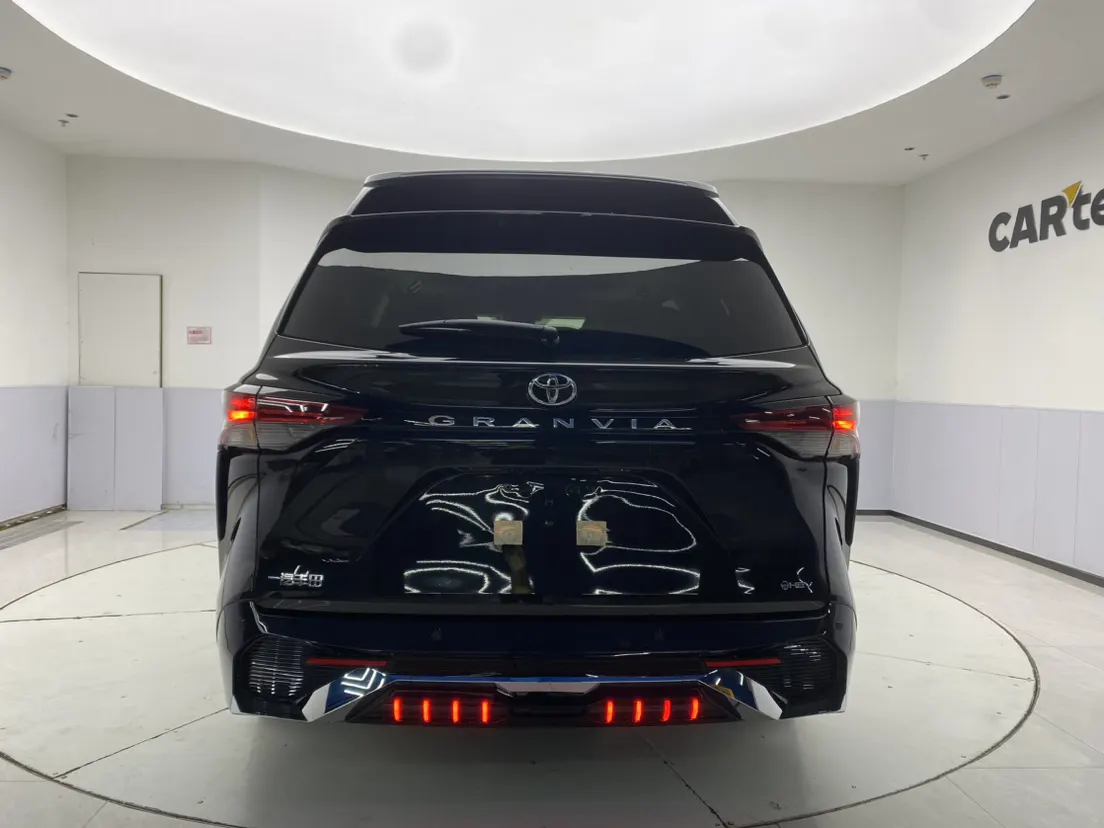 Toyota Granvia, 2025 25