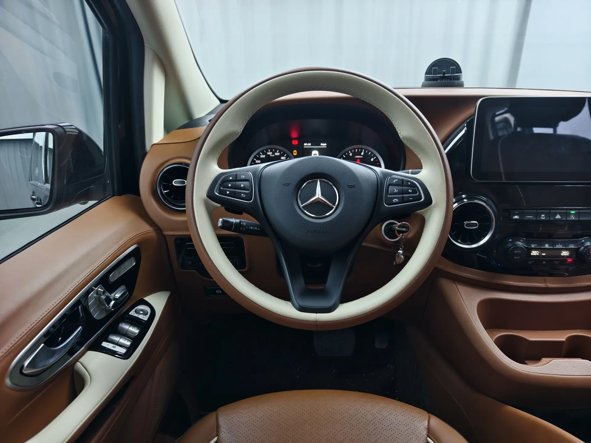Mercedes-Benz Vito, 2023 14