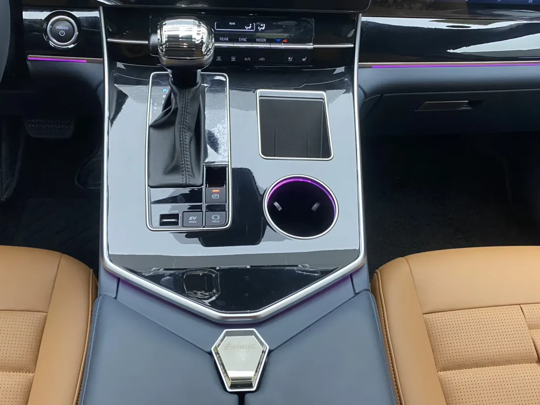 Toyota Granvia, 2025 все фото