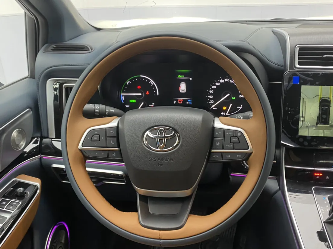 Toyota Granvia, 2025 14