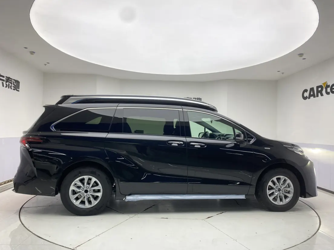 Toyota Granvia, 2025 4