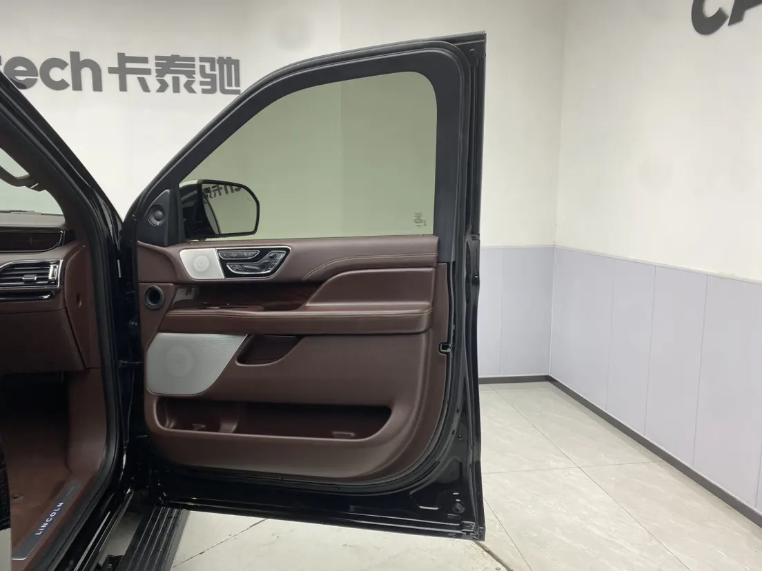 Lincoln Navigator, 2020 31