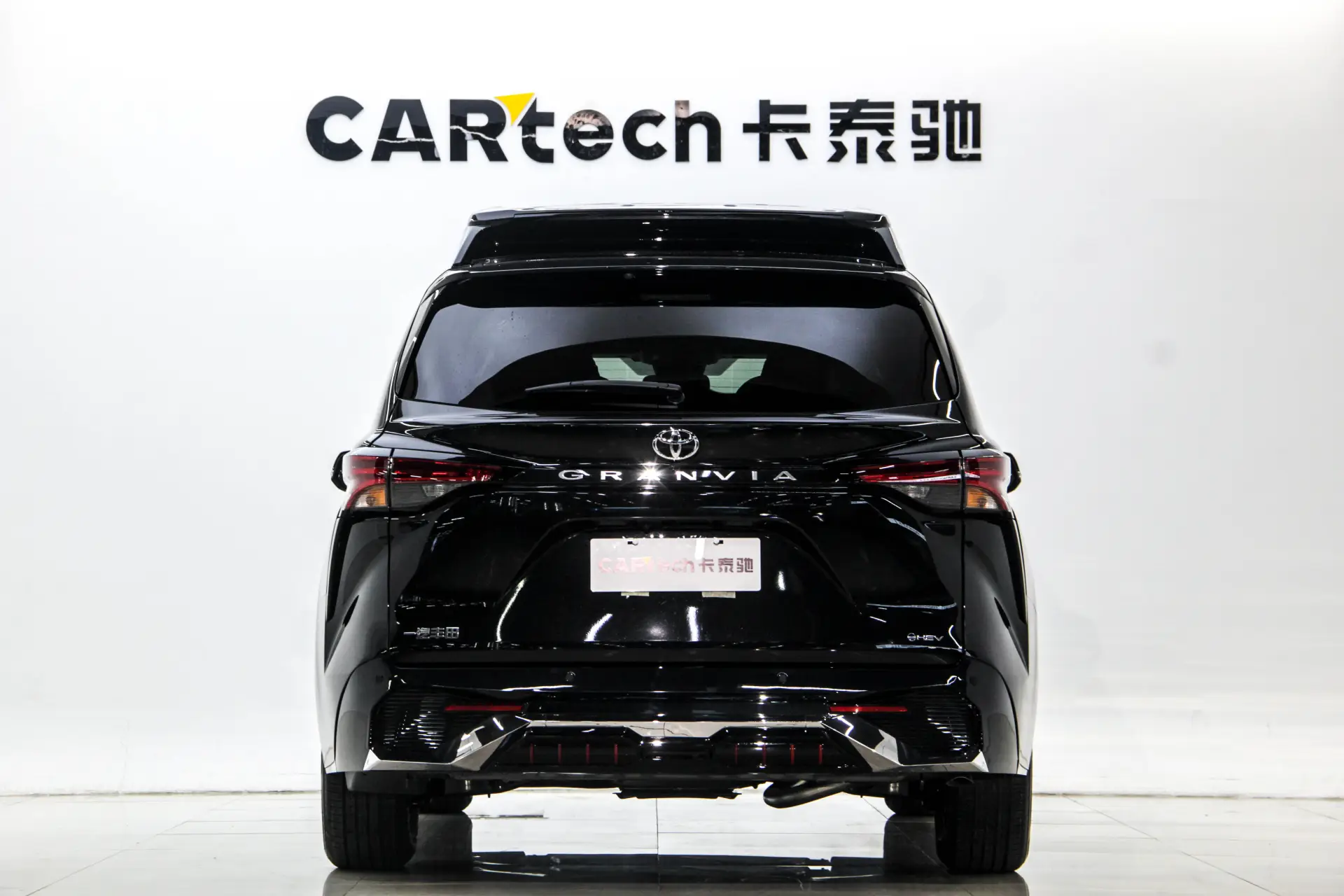 Toyota Granvia, 2025 4