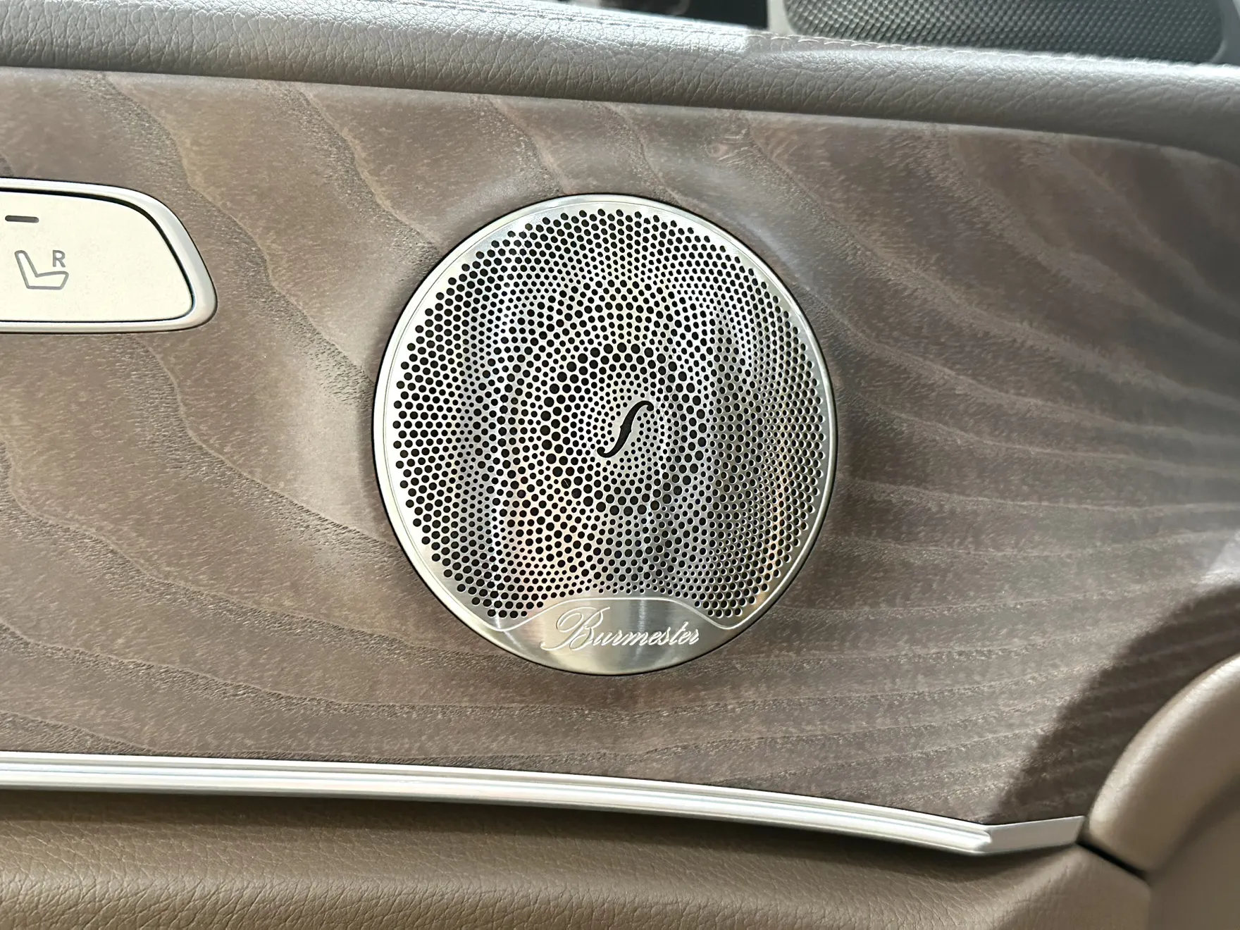 Mercedes-Benz E 300 L, 2023 11