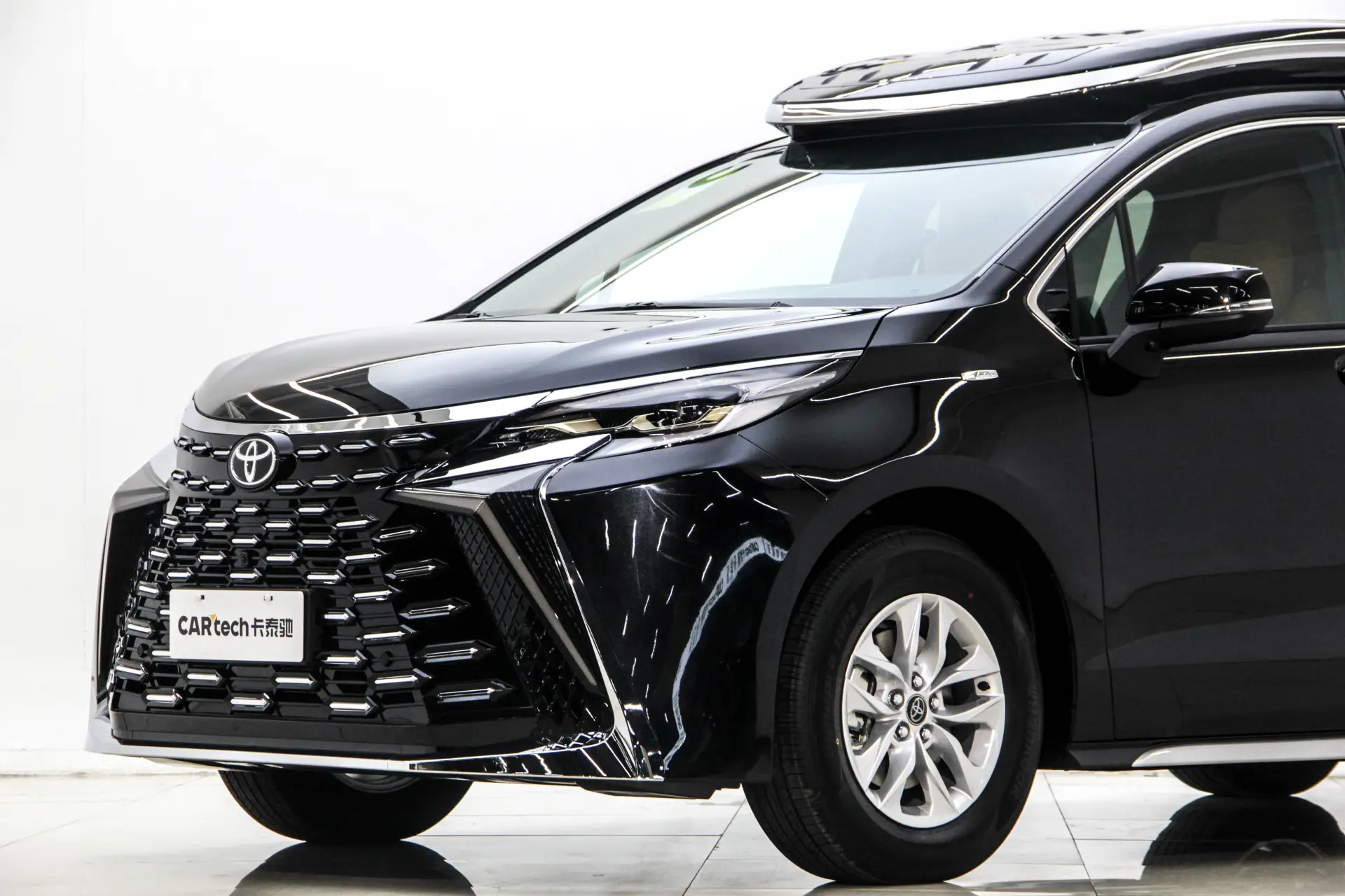 Toyota Granvia, 2025 6