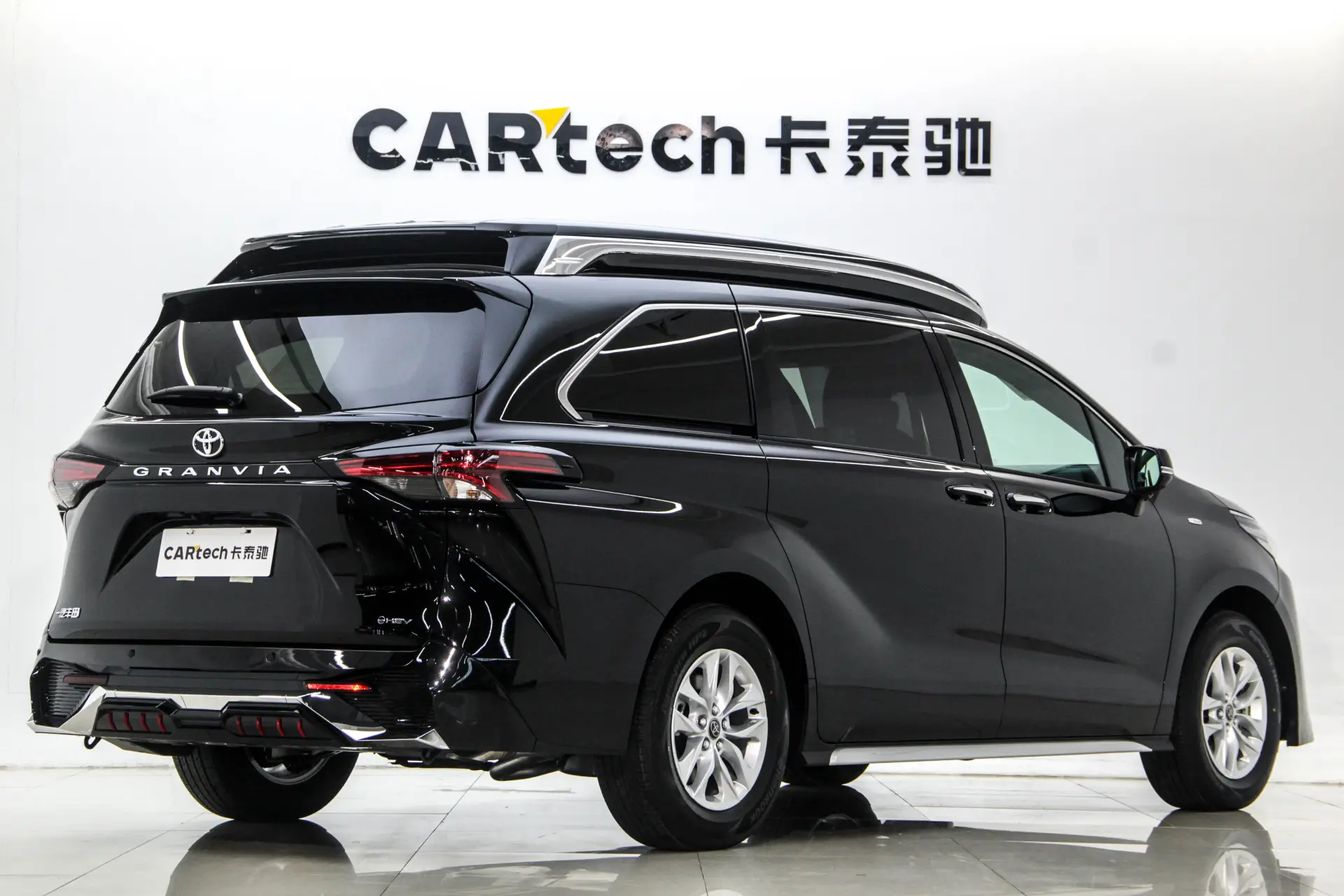 Toyota Granvia, 2025 все фото