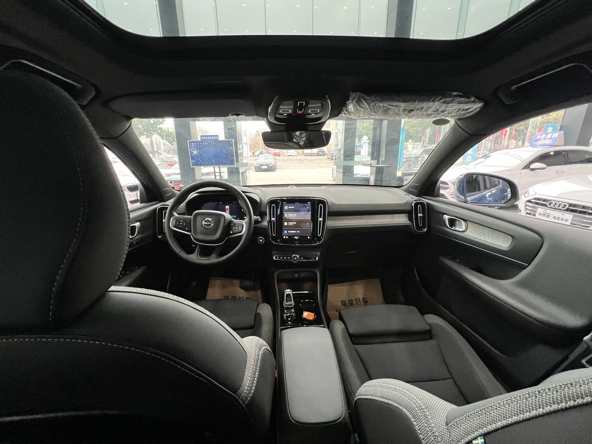 Volvo XC40, 2025 все фото