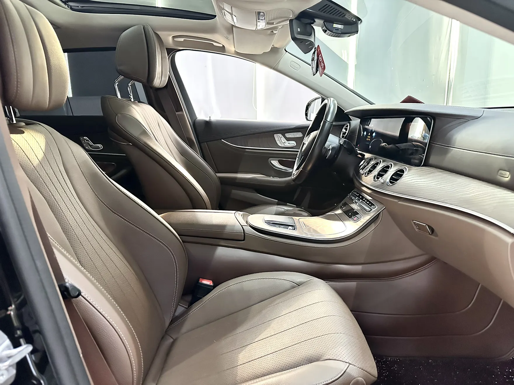 Mercedes-Benz E 300 L, 2023 12