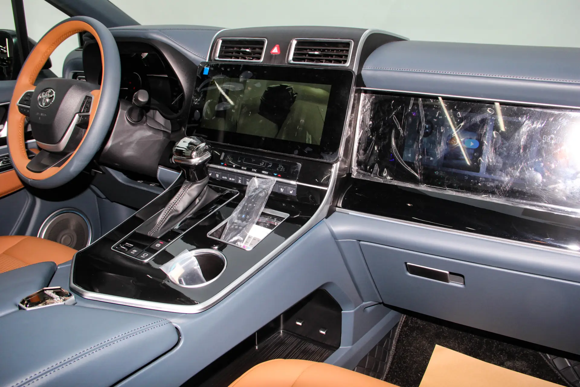 Toyota Granvia, 2025 32