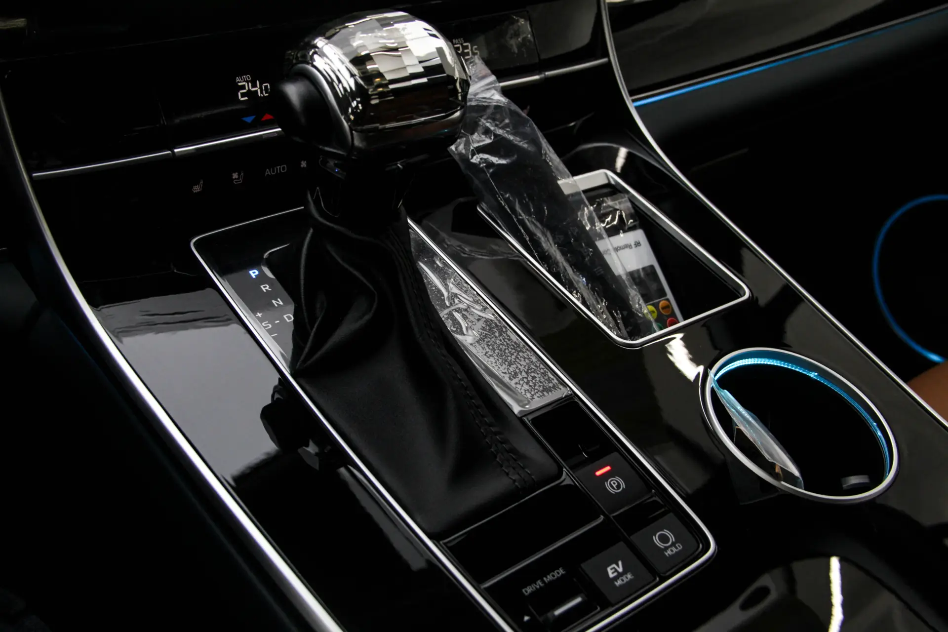 Toyota Granvia, 2025 20