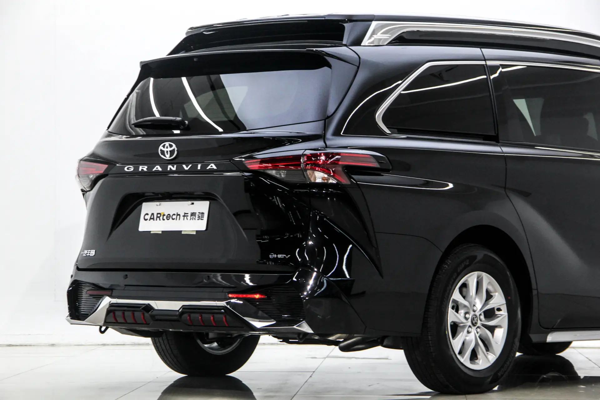 Toyota Granvia, 2025 8
