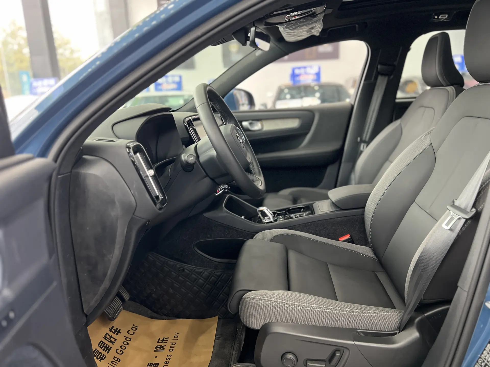 Volvo XC40, 2025 4
