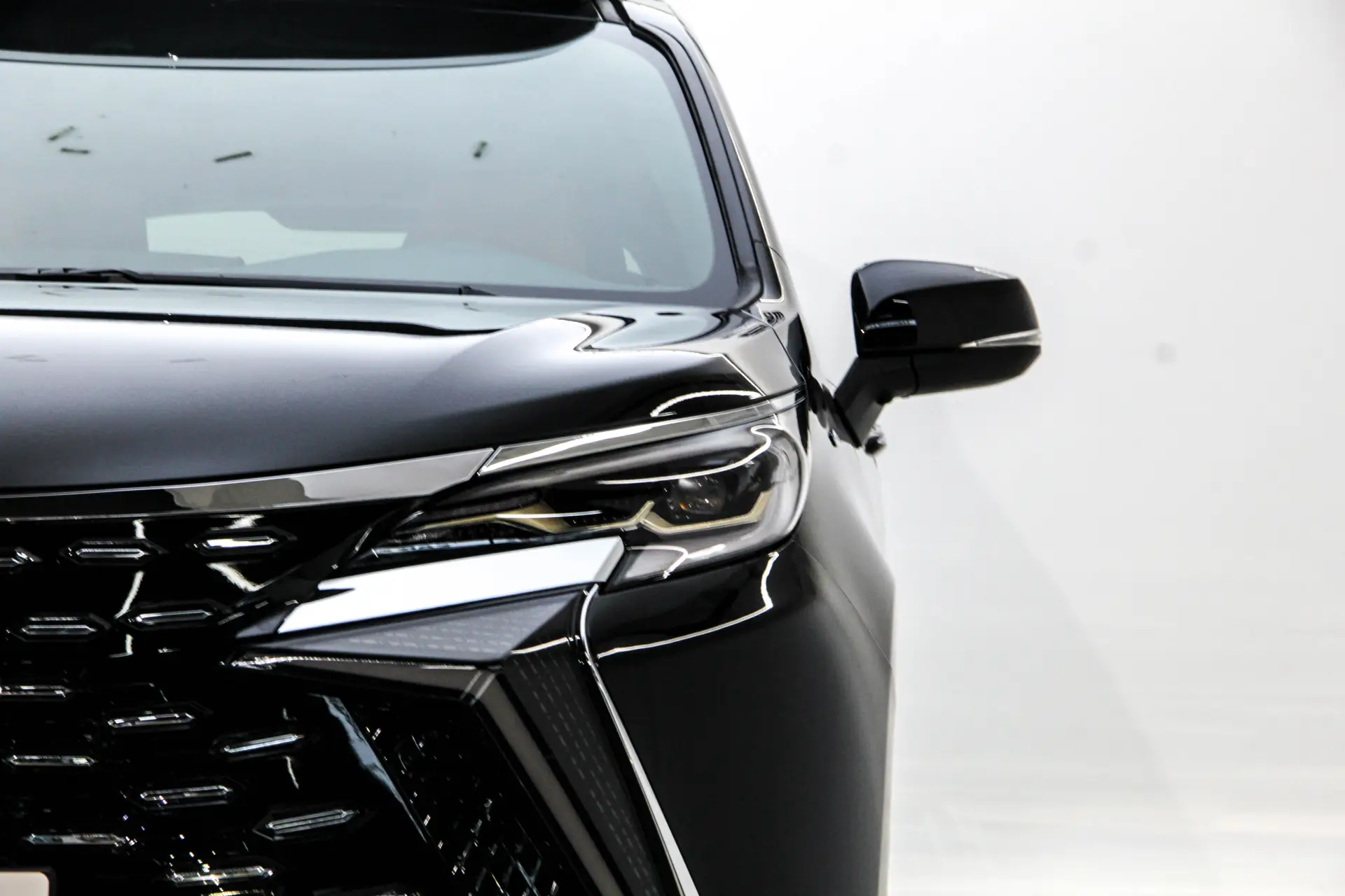 Toyota Granvia, 2025 9