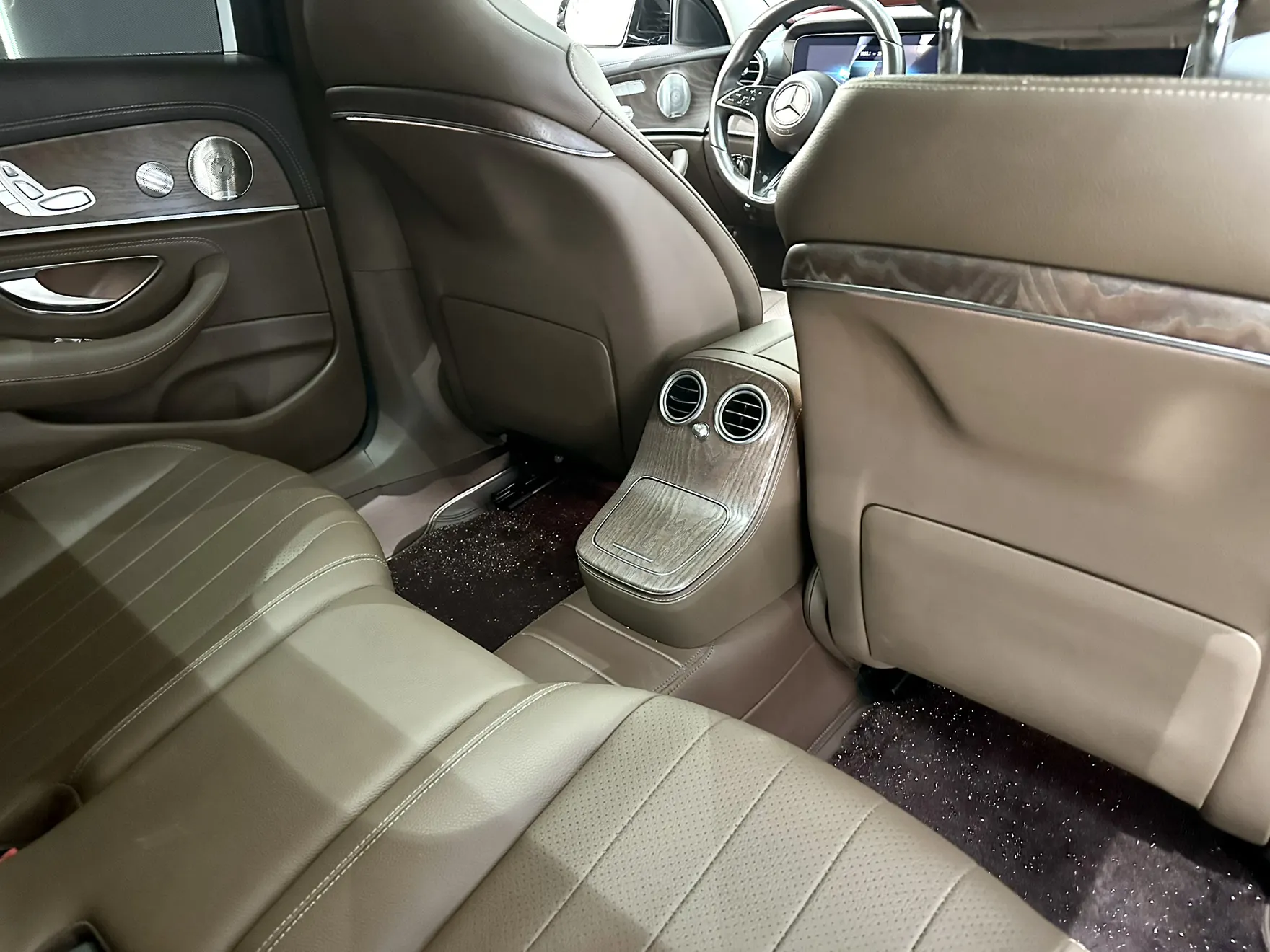 Mercedes-Benz E 300 L, 2023 13