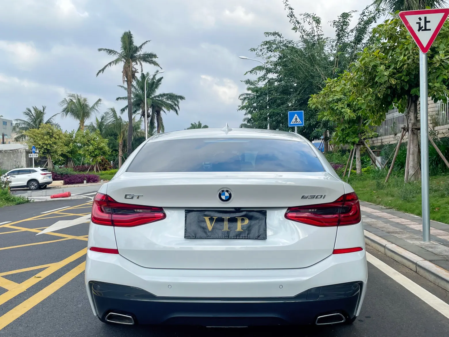BMW 6GT, 2022 все фото