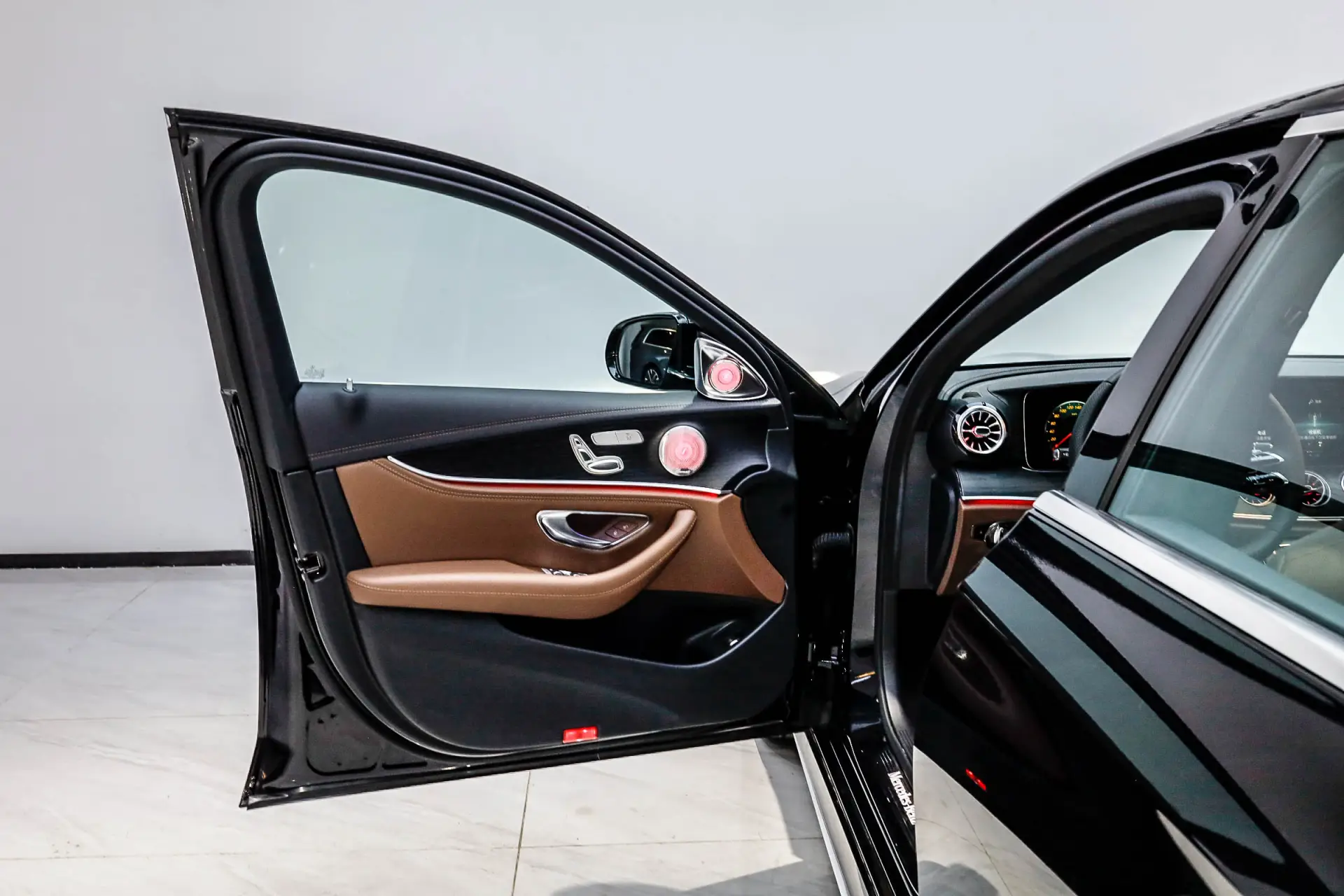 Mercedes-Benz E 260 L, 2023 15