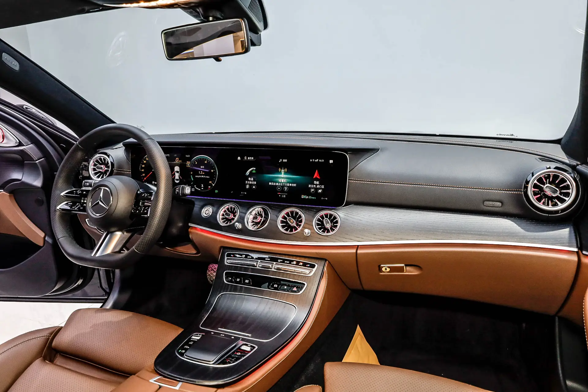 Mercedes-Benz E 260 L, 2023 32