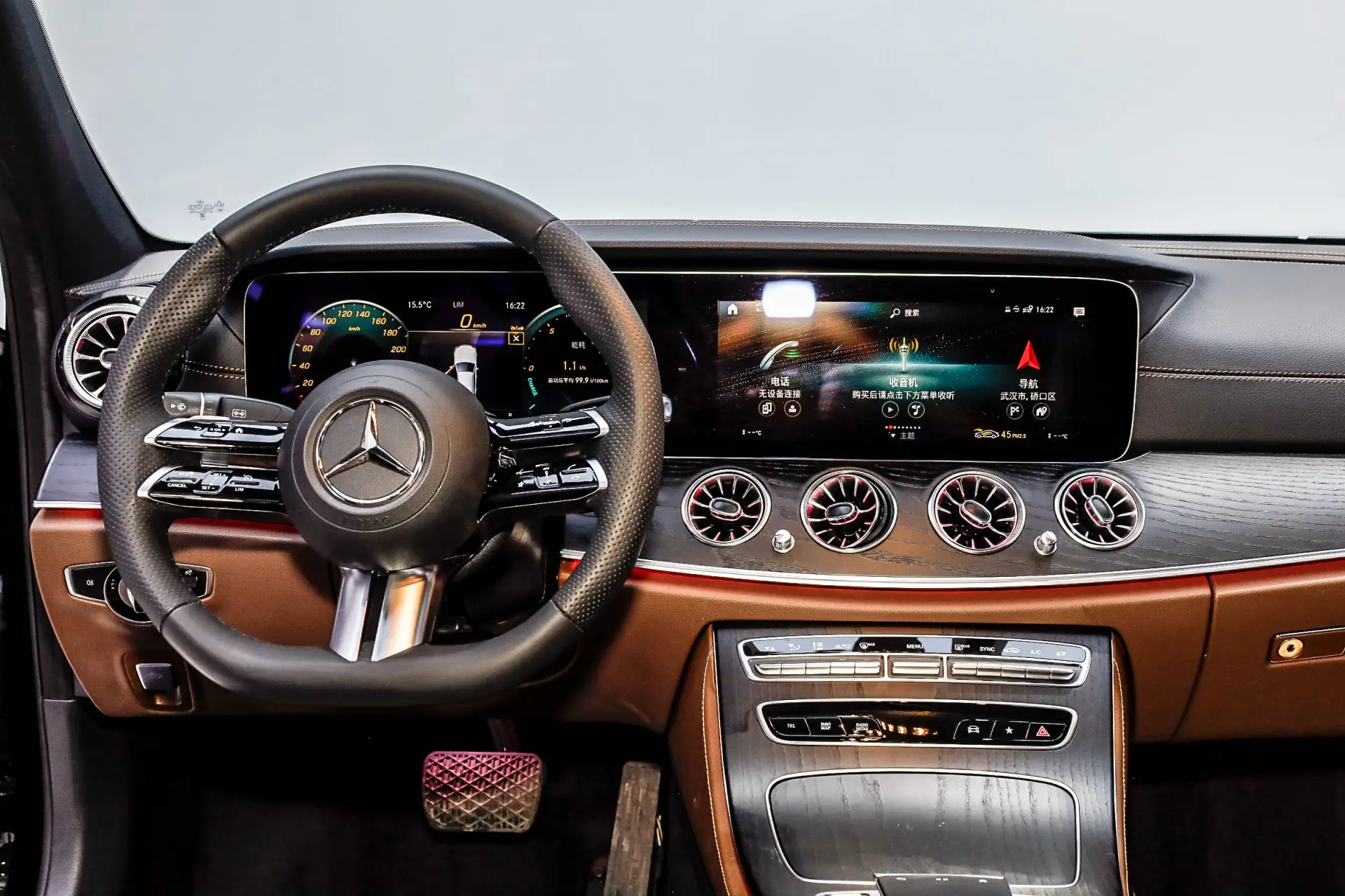 Mercedes-Benz E 260 L, 2023 25