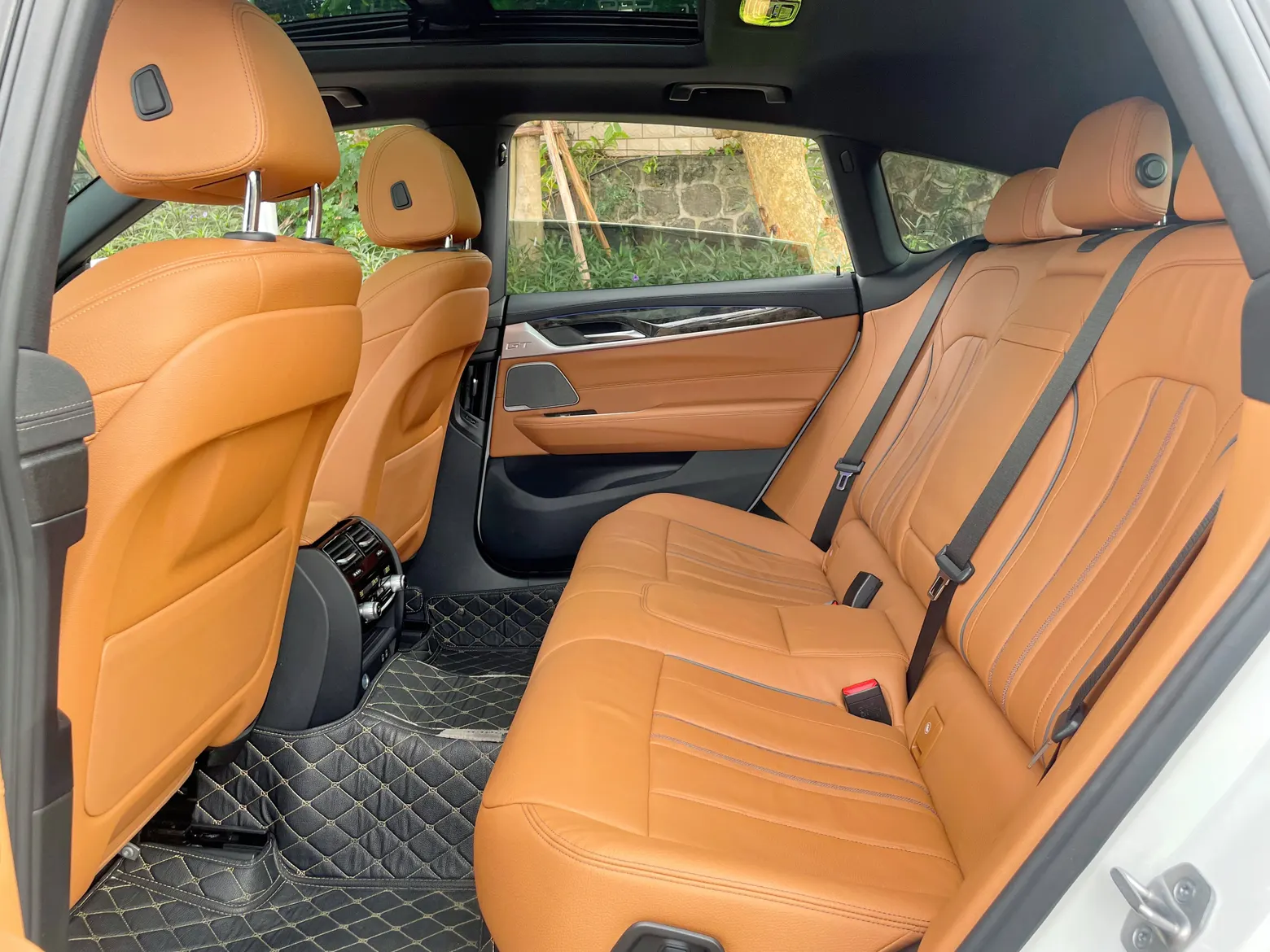 BMW 6GT, 2022 13