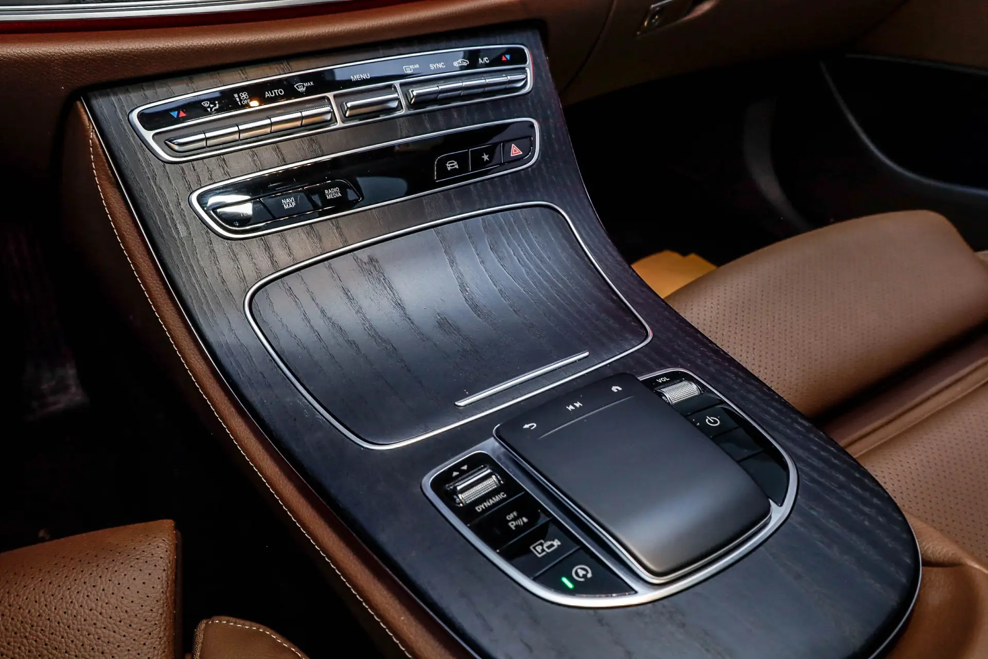 Mercedes-Benz E 260 L, 2023 22