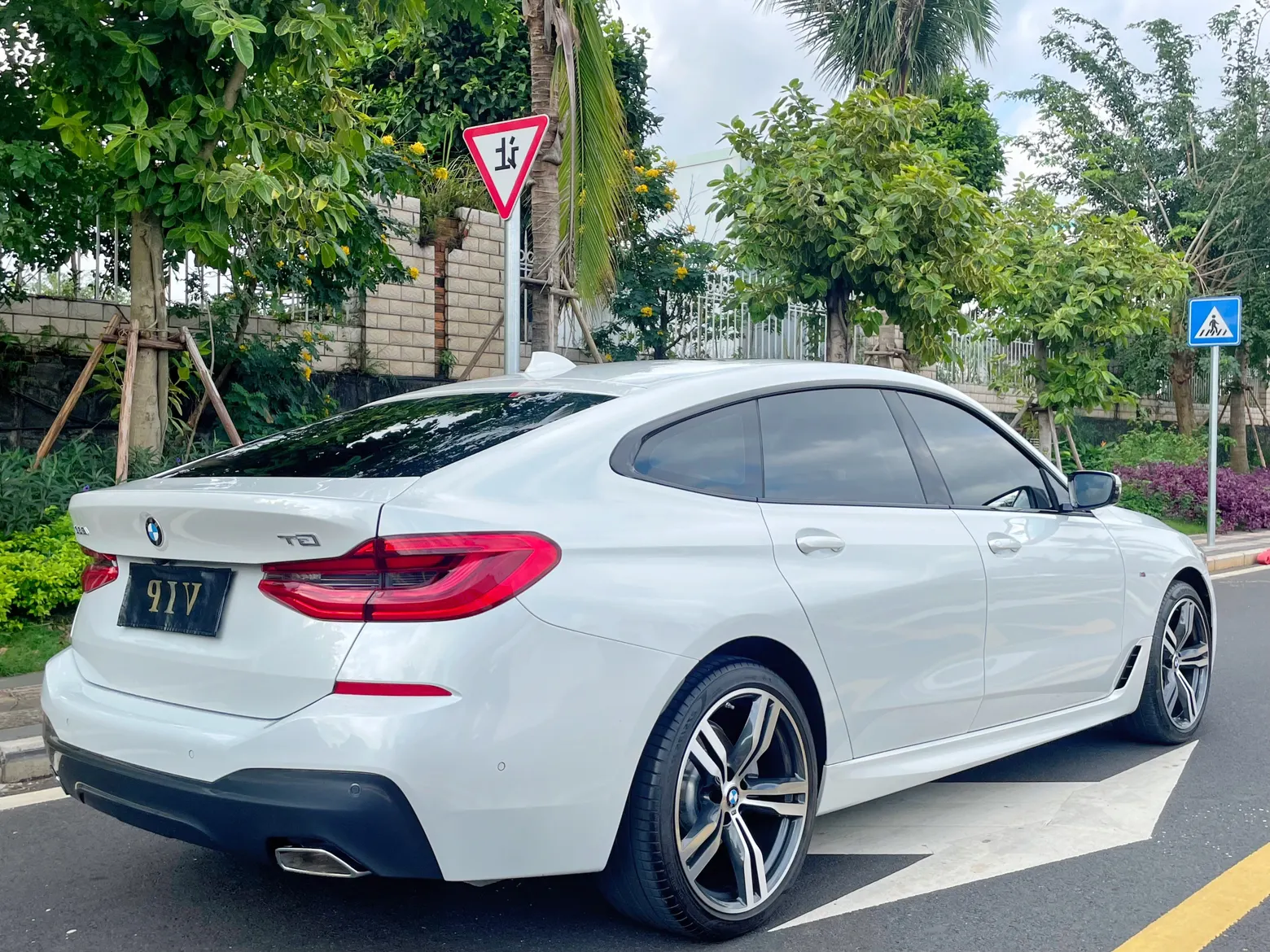 BMW 6GT, 2022 4