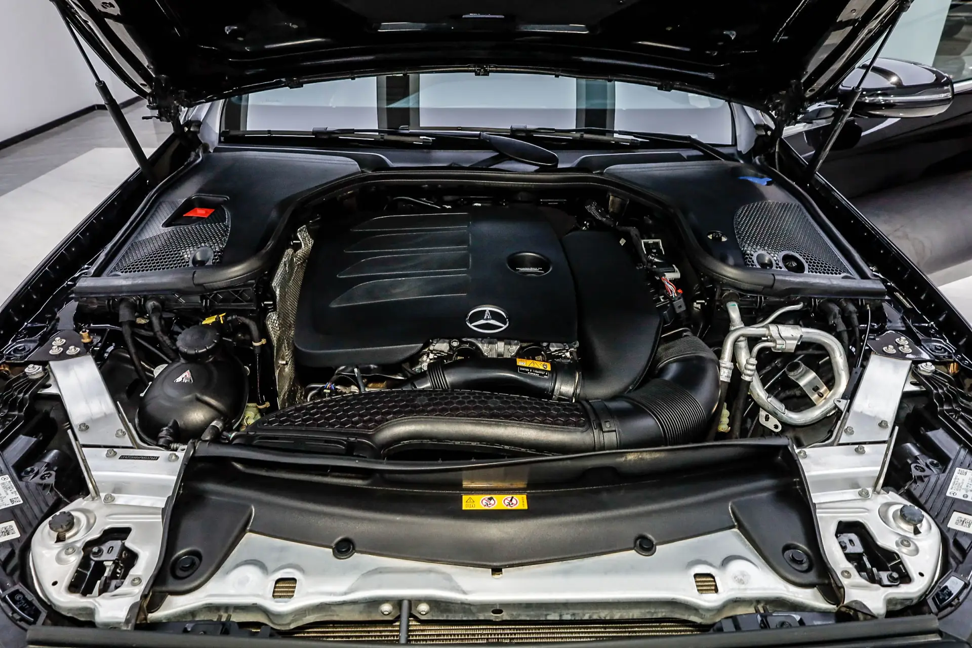 Mercedes-Benz E 260 L, 2023 9