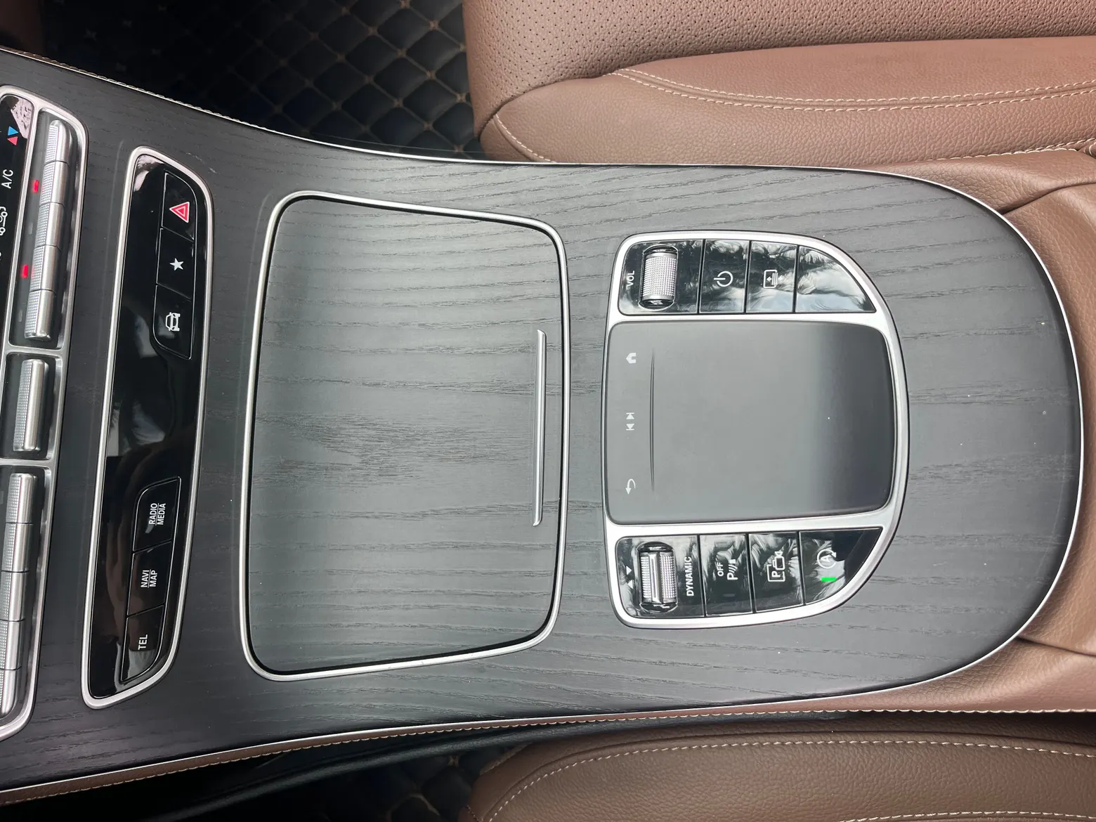 Mercedes-Benz E 300 L, 2023 13