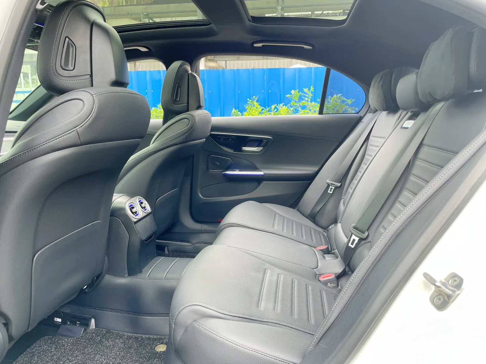 Mercedes-Benz C 260 L, 2025 11