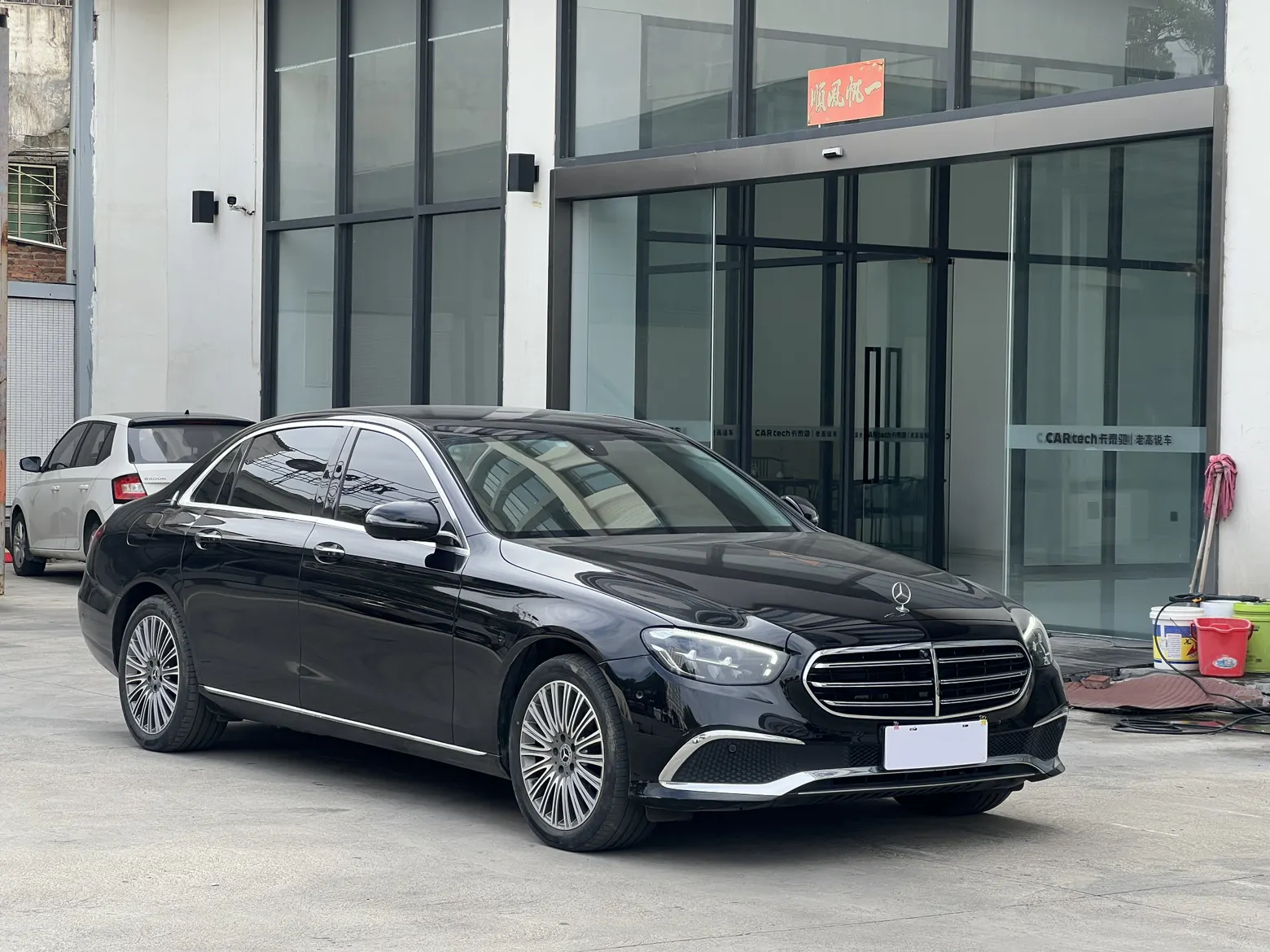 Mercedes-Benz E 300 L, 2023 6