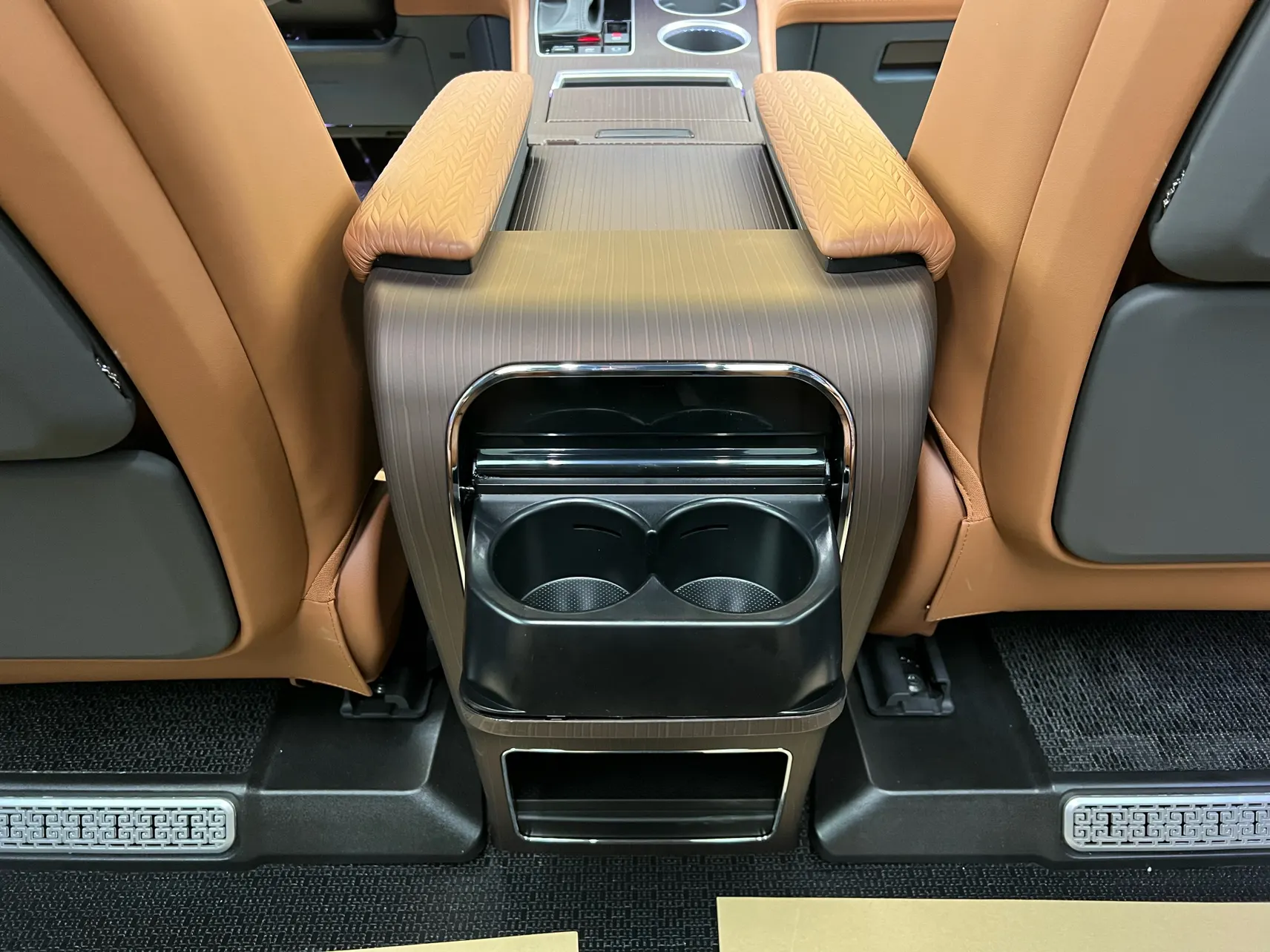 Toyota Granvia, 2024 38