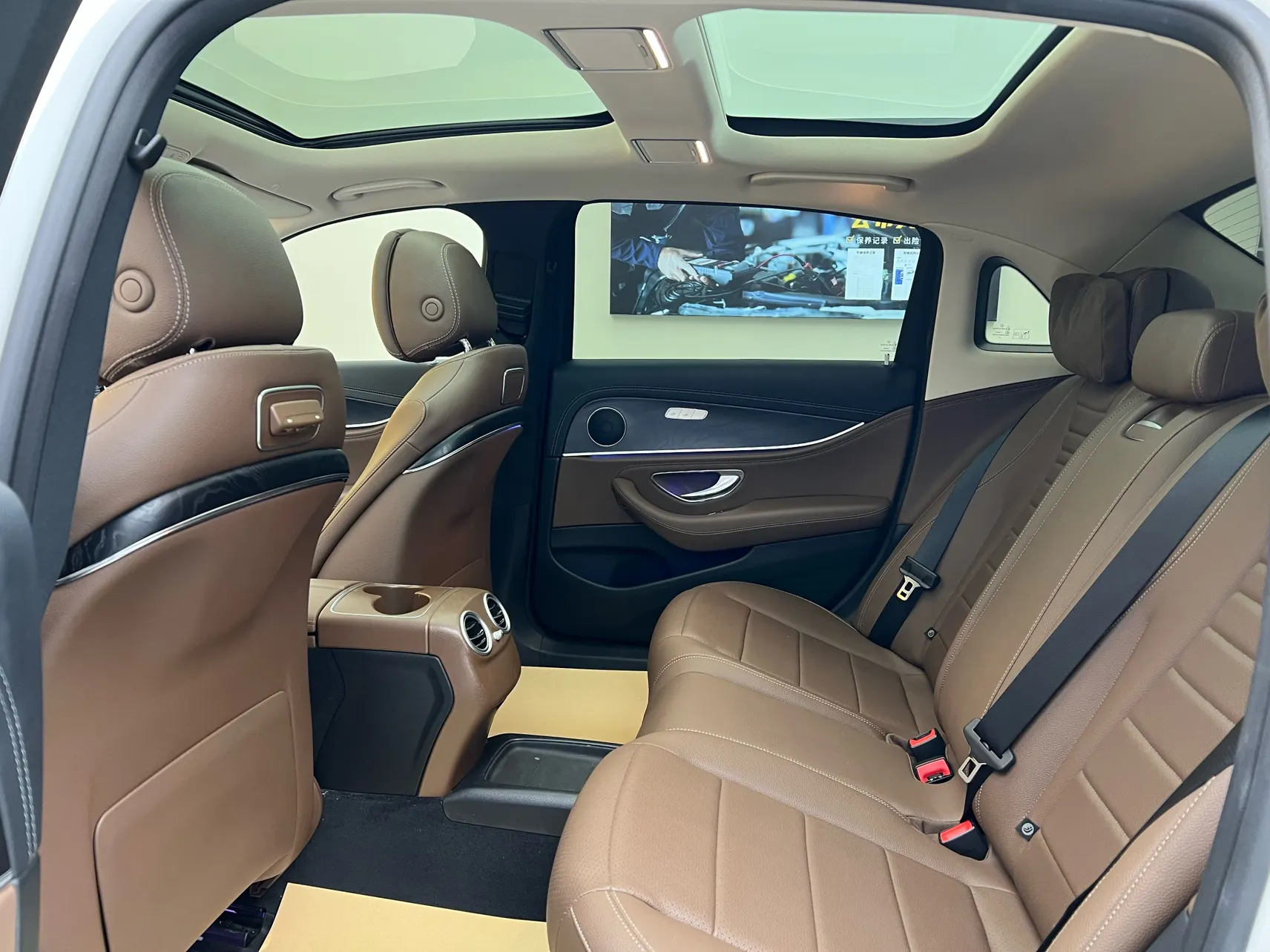 Mercedes-Benz E 300 L, 2019 21