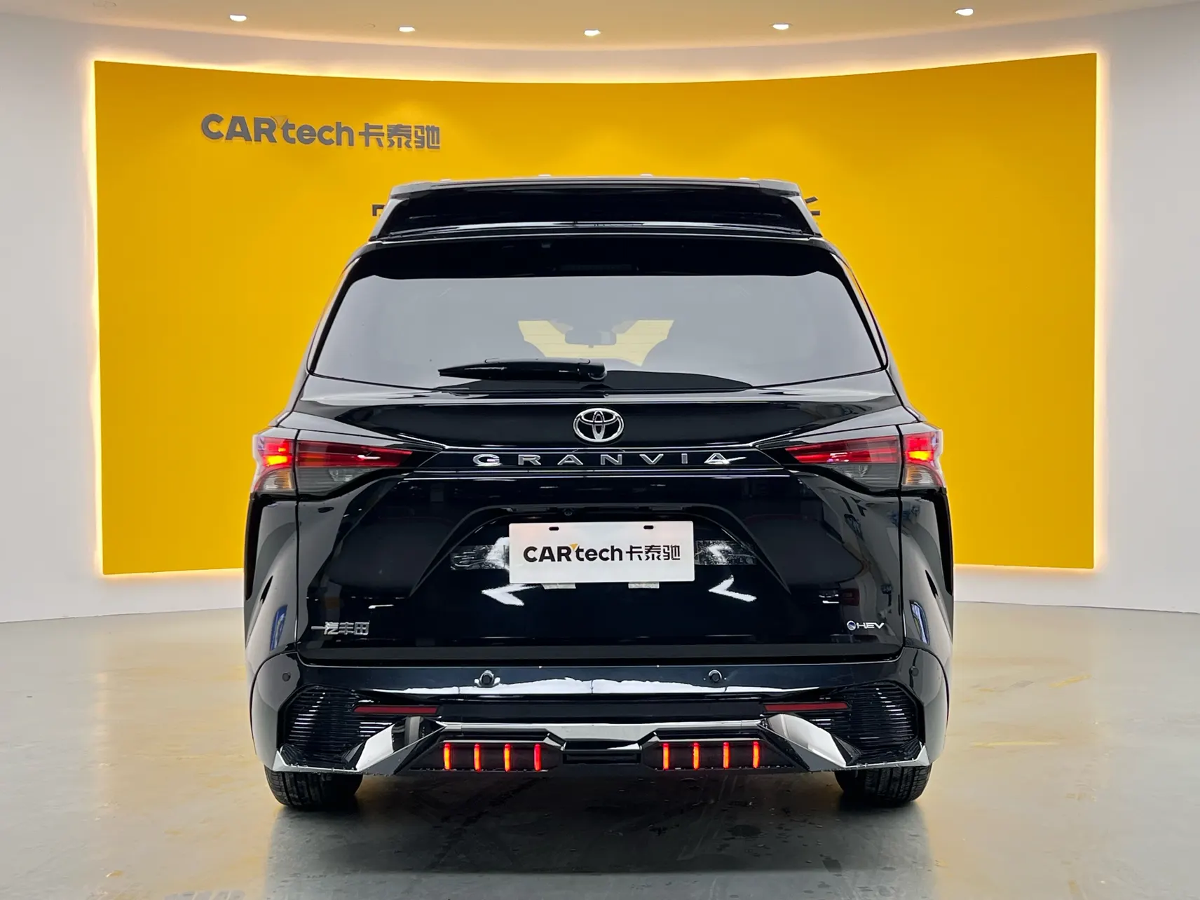 Toyota Granvia, 2024 все фото