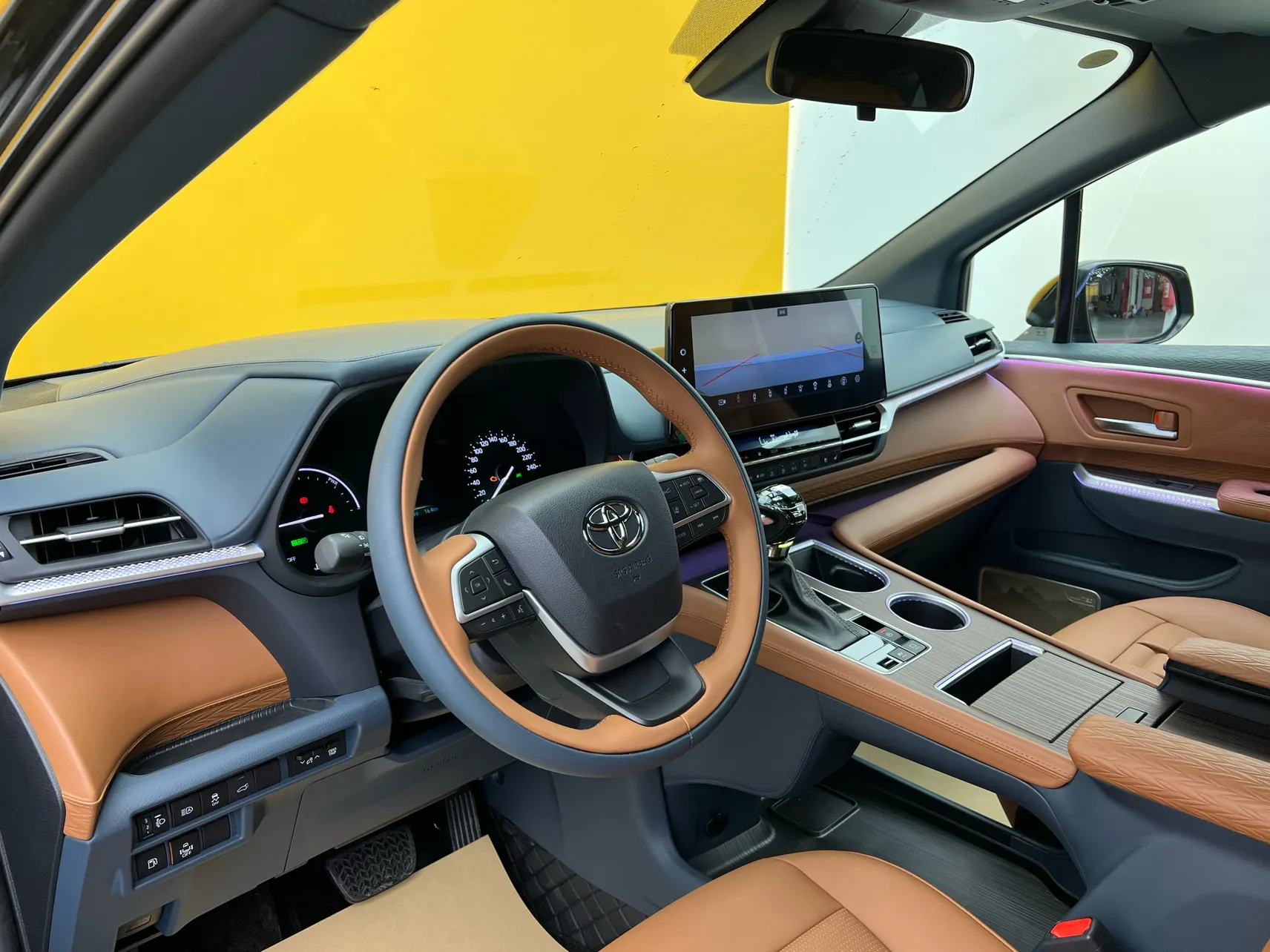 Toyota Granvia, 2024 29