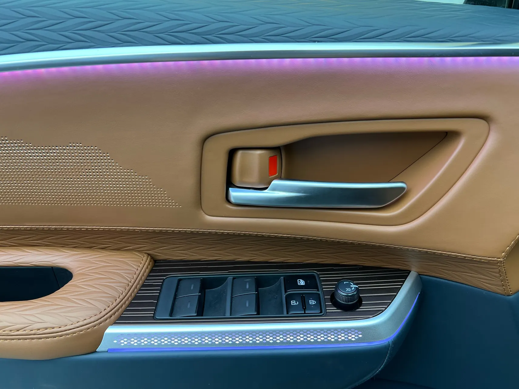 Toyota Granvia, 2024 17
