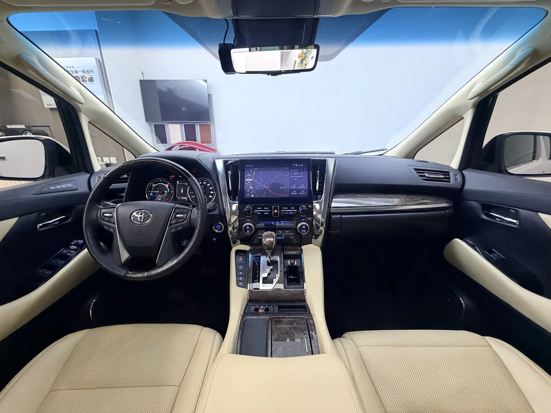 Toyota Alphard, 2022 18